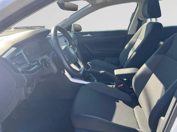 VOLKSWAGEN Polo (2024) — foto 3 van 18