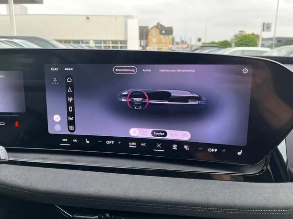 AUDI Q6 e-tron (2026) — foto 7 van 21