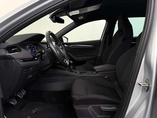SKODA Octavia (2022) — foto 2 van 32