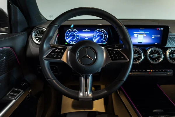 Mercedes-Benz EQB (2025) — foto 13 van 37
