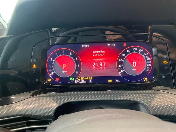 VOLKSWAGEN Golf VIII SW (2024) — foto 5 van 15