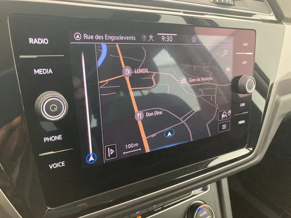 VOLKSWAGEN Touran (2020) — foto 4 van 23