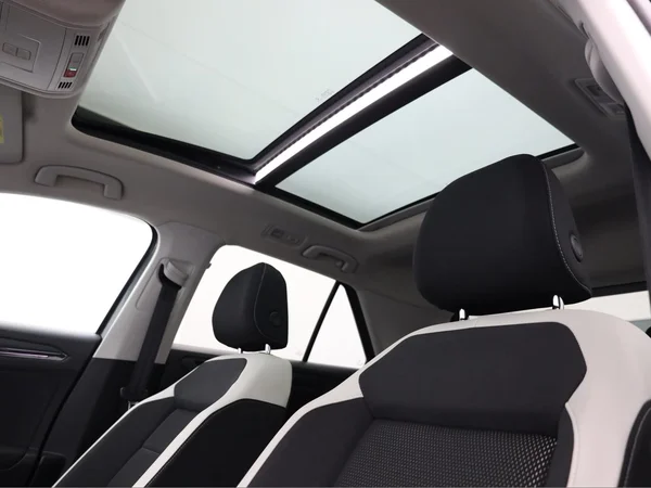 VOLKSWAGEN T-Roc (2019) — foto 7 van 23