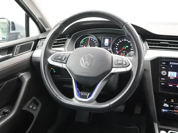 Volkswagen Passat (2022) — foto 9 van 30