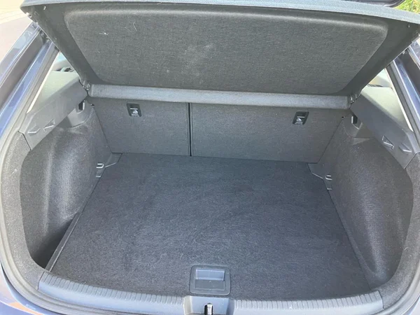 VOLKSWAGEN Taigo (2023) — foto 2 van 25