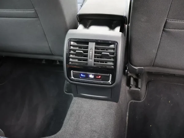 Volkswagen Passat (2022) — foto 7 van 31