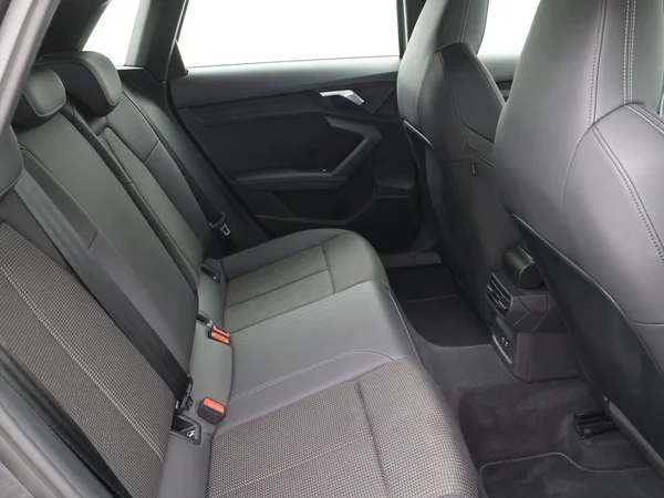AUDI A3 Sportback (2024) — foto 2 van 23