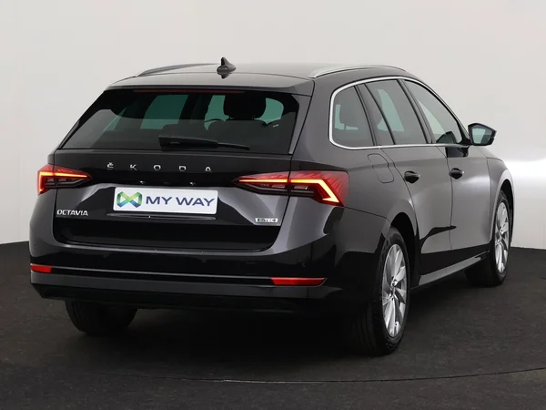 SKODA Octavia Combi (2024) — foto 11 van 18