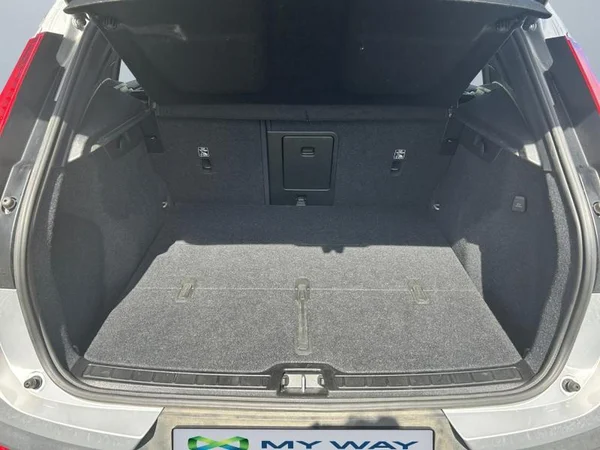 VOLVO XC40 (2024) — foto 24 van 31