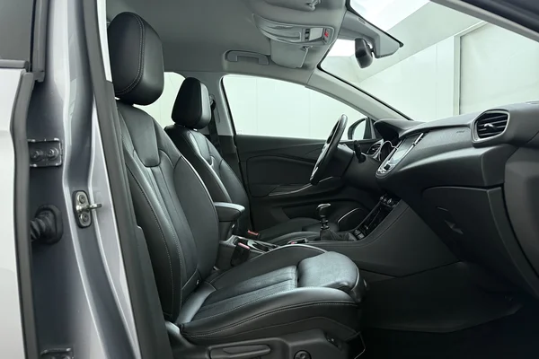 Opel Grandland X (2021) — foto 21 van 23