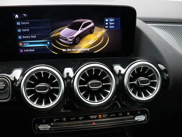 Mercedes-Benz GLA (2025) — foto 16 van 36