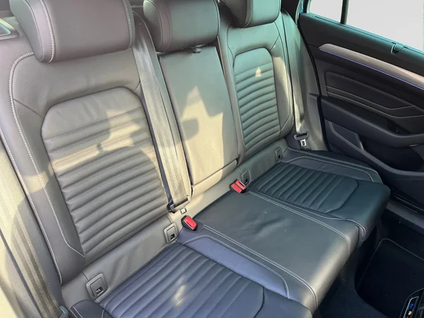 VOLKSWAGEN Passat SW (2024) — foto 3 van 14