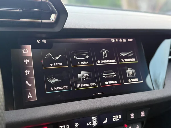 AUDI A3 Alltstreet (2024) — foto 14 van 32