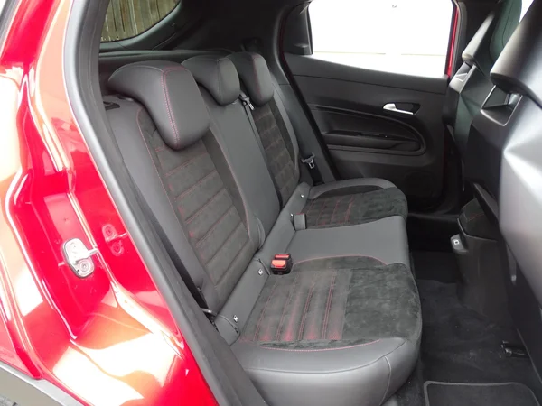 Alfa Romeo Junior (2025) — foto 8 van 31