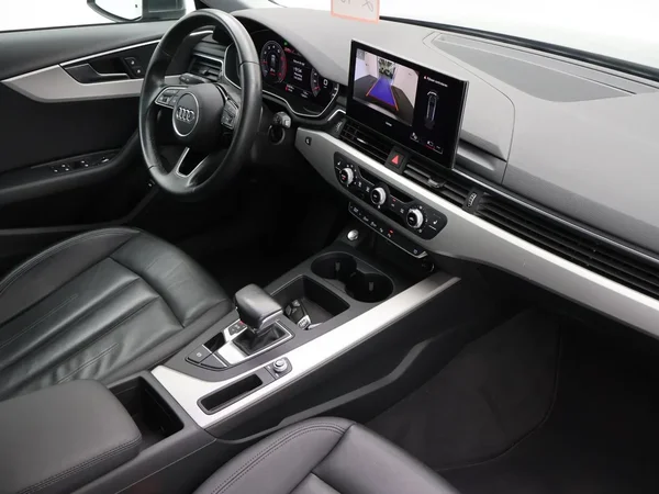 Audi A4 (2022) — foto 19 van 25