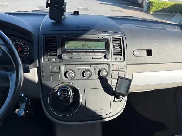 VOLKSWAGEN Transporter T5 Caravelle Swb (2011) — foto 3 van 21