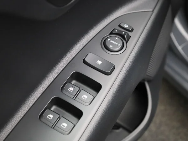 Kia Rio (2023) — foto 21 van 38
