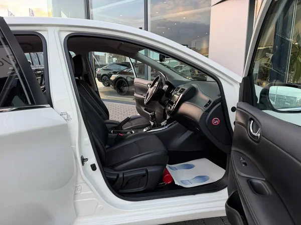 Nissan Pulsar (2017) — foto 6 van 20