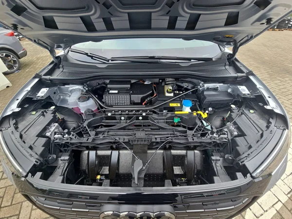 AUDI Q4 Sportback e-tron (2025) — foto 14 van 24