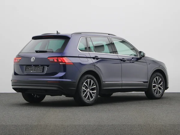 VOLKSWAGEN Tiguan (2020) — foto 12 van 25