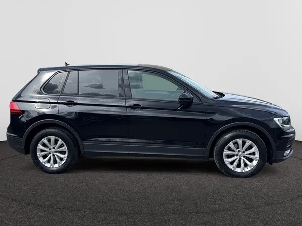 VOLKSWAGEN Tiguan (2016) — foto 14 van 16