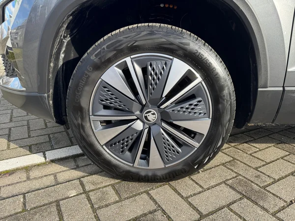 SKODA Karoq (2025) — foto 4 van 21