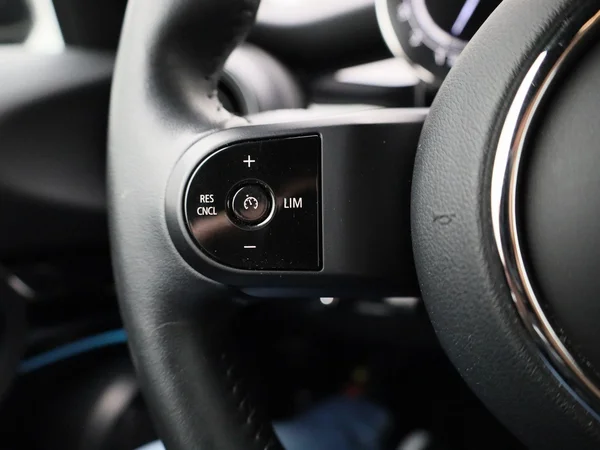 MINI Cooper (2022) — foto 9 van 38