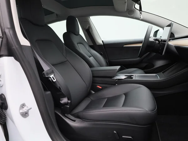 Tesla Model 3 (2023) — foto 30 van 44