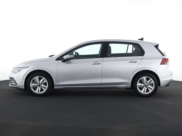 VOLKSWAGEN Golf (2024) — foto 12 van 27