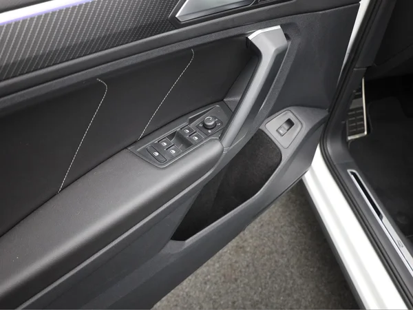 VOLKSWAGEN Tiguan (2023) — foto 6 van 23