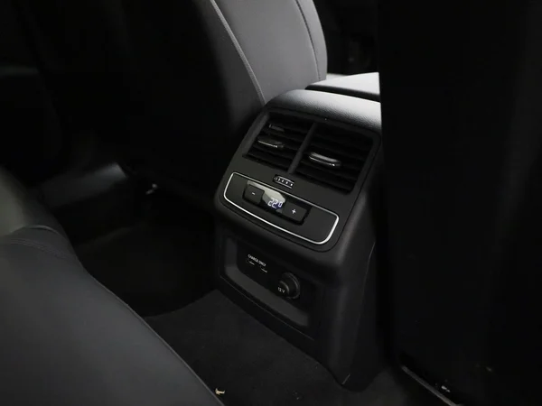 Audi A5 (2022) — foto 38 van 48