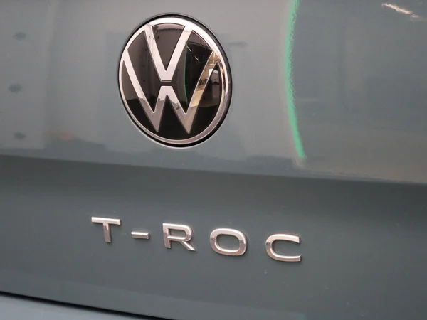 Volkswagen T-Roc (2023) — foto 36 van 42