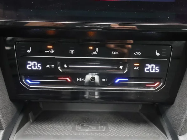 Volkswagen Passat (2022) — foto 20 van 30