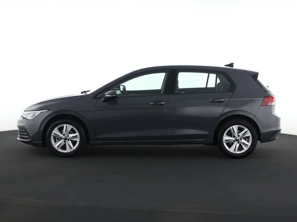 VOLKSWAGEN Golf (2024) — foto 12 van 28