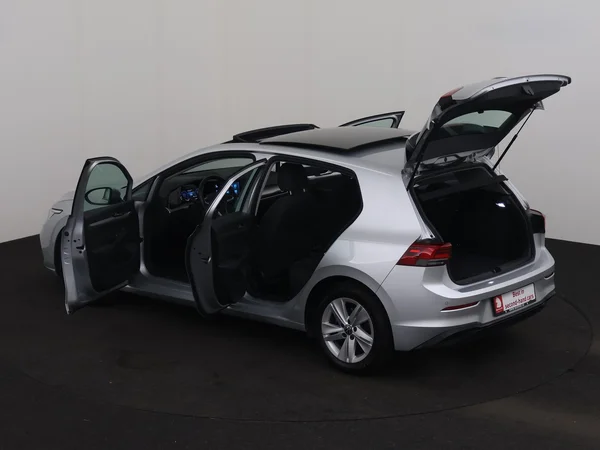 VOLKSWAGEN Golf (2021) — foto 29 van 30