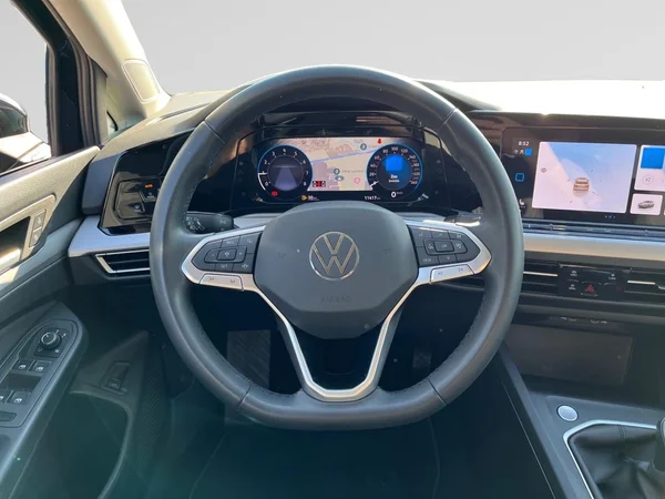 VOLKSWAGEN Golf VIII SW (2024) — foto 2 van 22