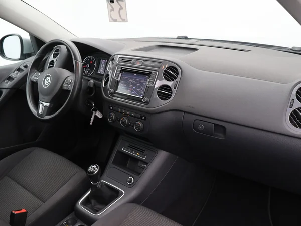 VOLKSWAGEN Tiguan (2016) — foto 19 van 25