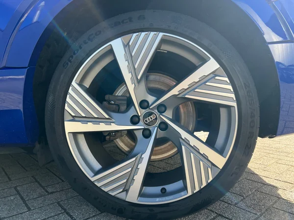 AUDI Q8 e-tron Sportback (2025) — foto 13 van 24