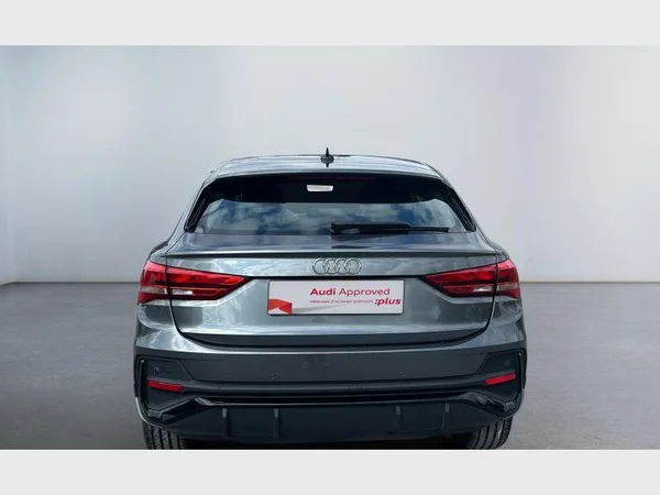 Audi Q3 Sportback (2021) — foto 24 van 29