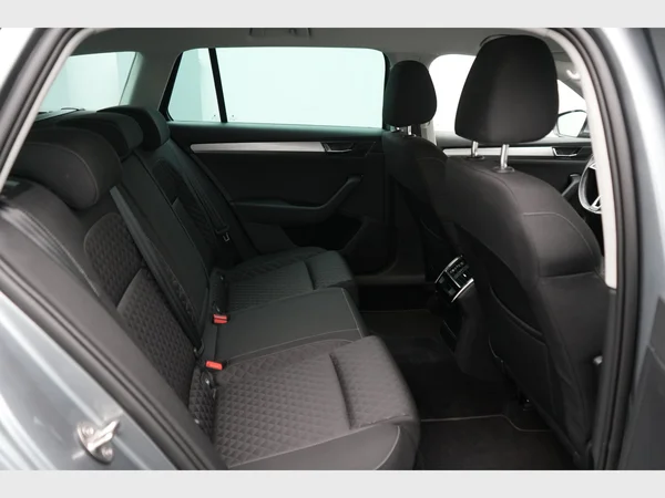 SKODA Superb Combi (2020) — foto 16 van 27