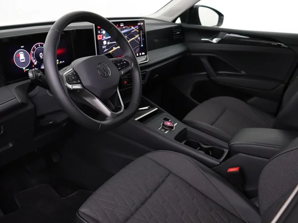 VOLKSWAGEN Tiguan (2025) — foto 13 van 18