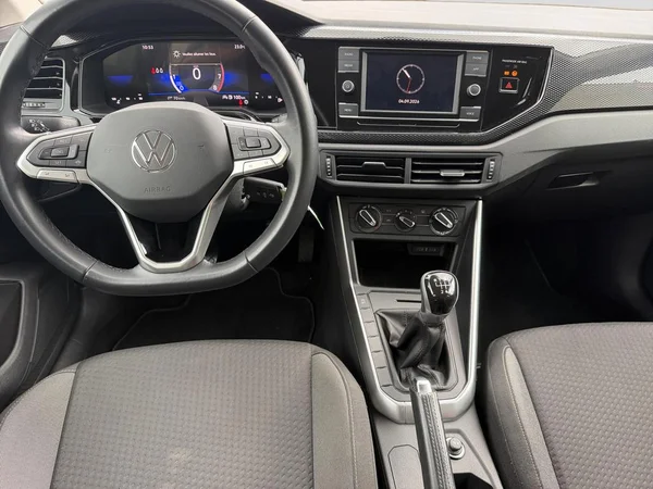 VOLKSWAGEN Polo (2024) — foto 14 van 17
