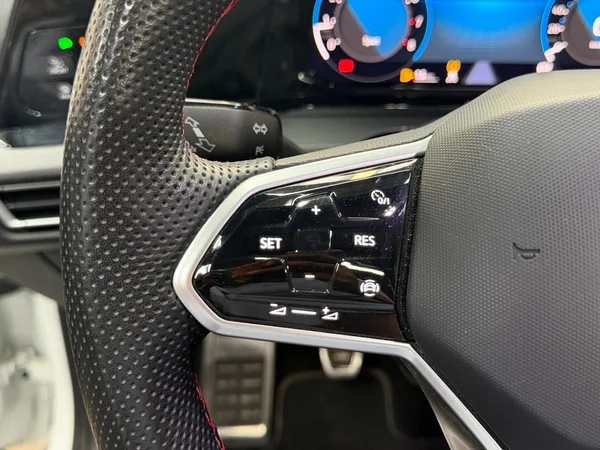 VOLKSWAGEN Golf VIII GTI (2023) — foto 15 van 16