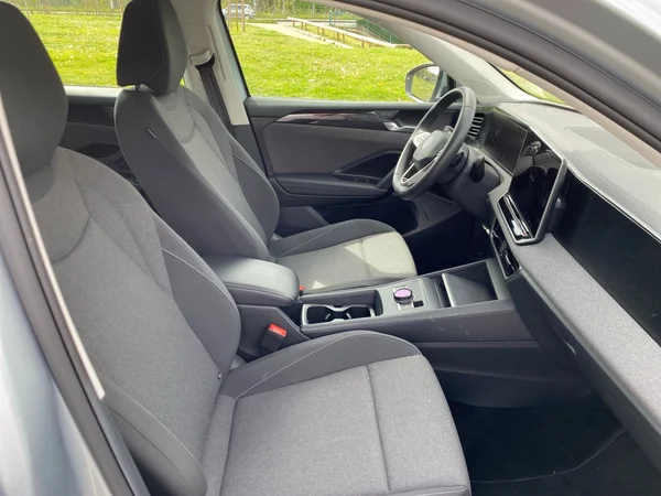 VOLKSWAGEN Tiguan (2024) — foto 5 van 16