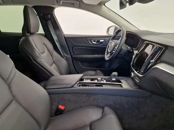 Volvo V60 (2024) — foto 13 van 16