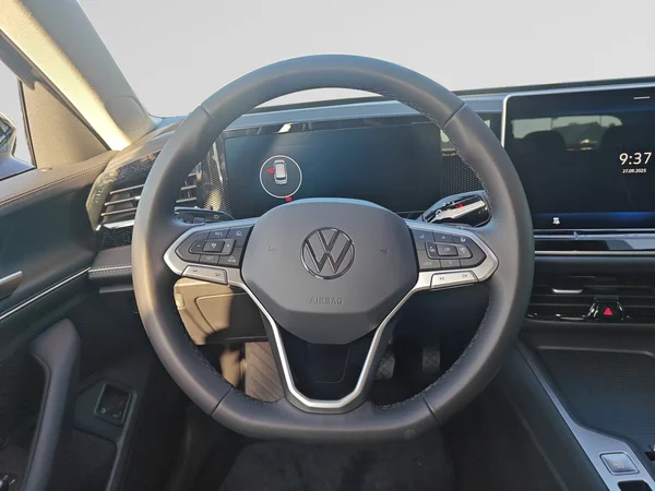 VOLKSWAGEN Passat Variant eHybrid (PHEV) (2025) — foto 6 van 16