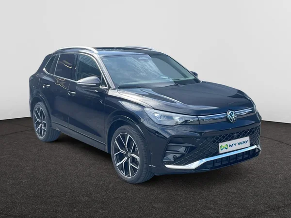 VOLKSWAGEN Tiguan (2024) — foto 13 van 20