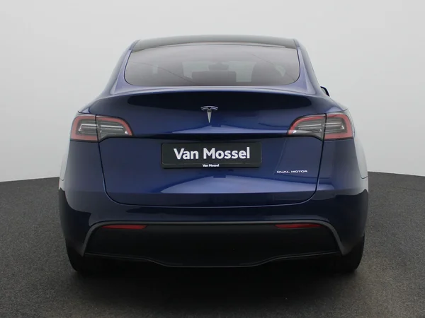 Tesla Model Y (2023) — foto 49 van 52