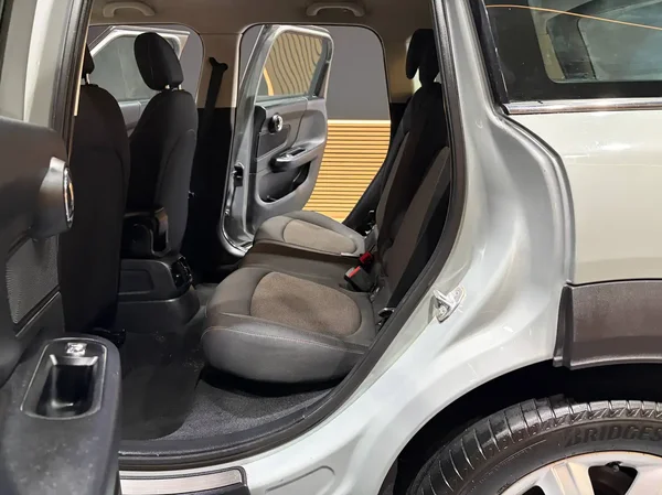 Mini One (2019) — foto 9 van 22