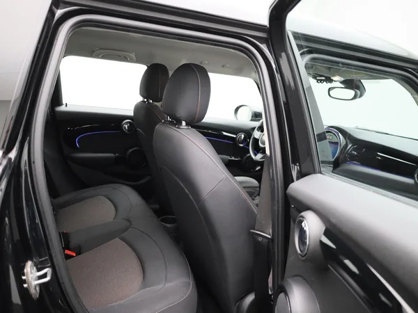 MINI Cooper (2023) — foto 27 van 40